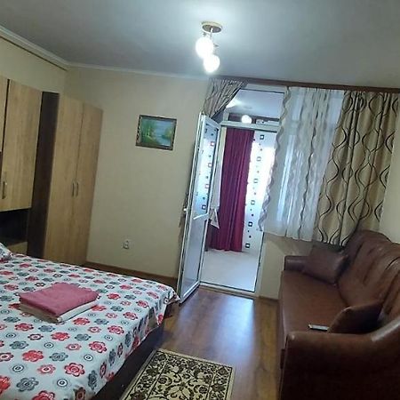Flora Apartament Lägenhet Satu Mare Exteriör bild