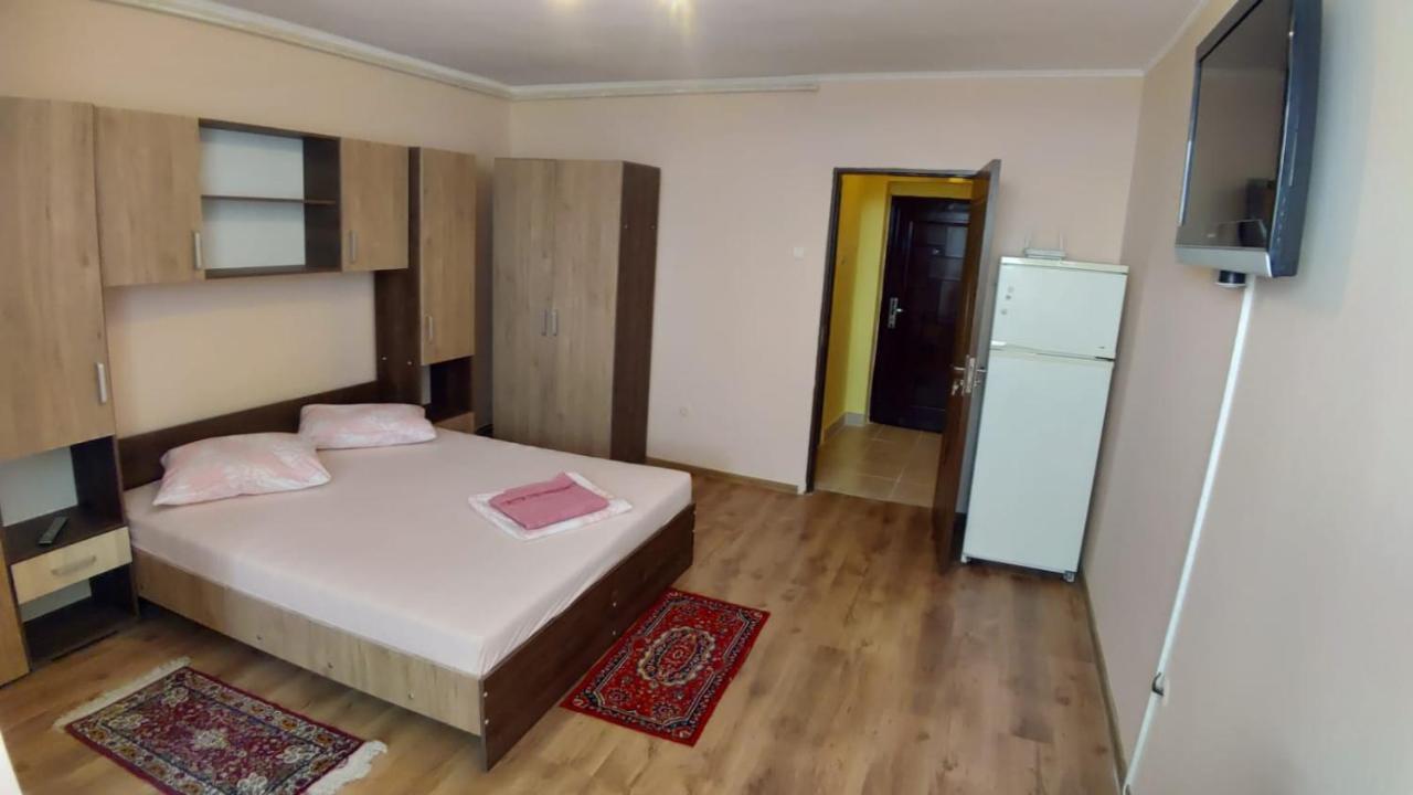 Flora Apartament Lägenhet Satu Mare Exteriör bild