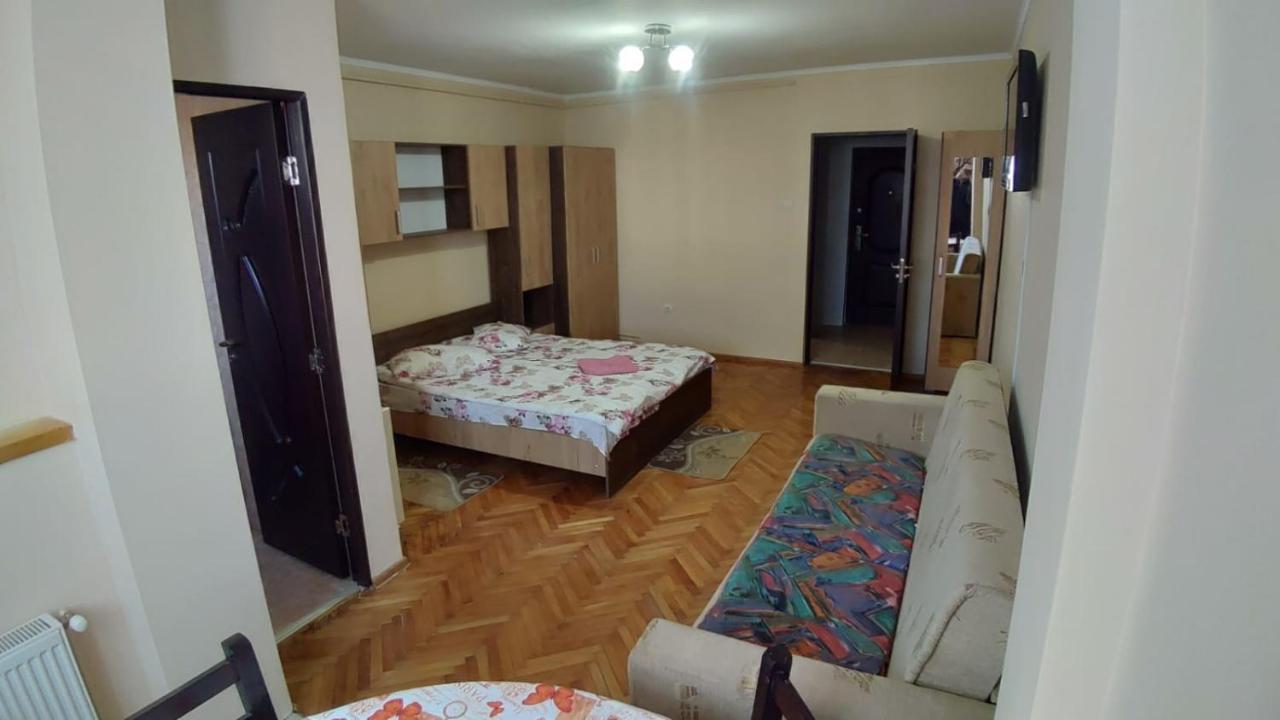 Flora Apartament Lägenhet Satu Mare Exteriör bild
