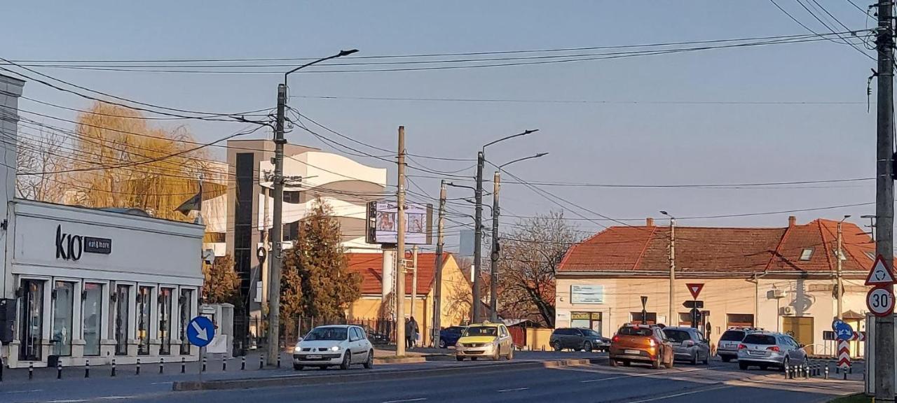 Flora Apartament Lägenhet Satu Mare Exteriör bild