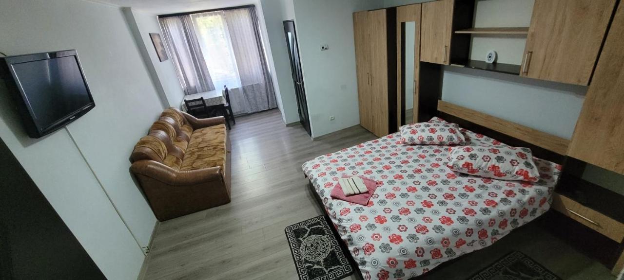 Flora Apartament Lägenhet Satu Mare Exteriör bild
